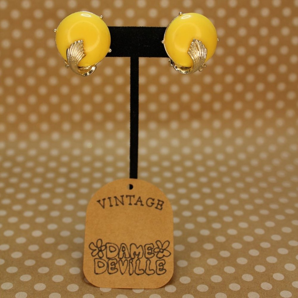 True Vintage Yellow Dot Gold Leaf Accent Clip On Earrings 1950-80s